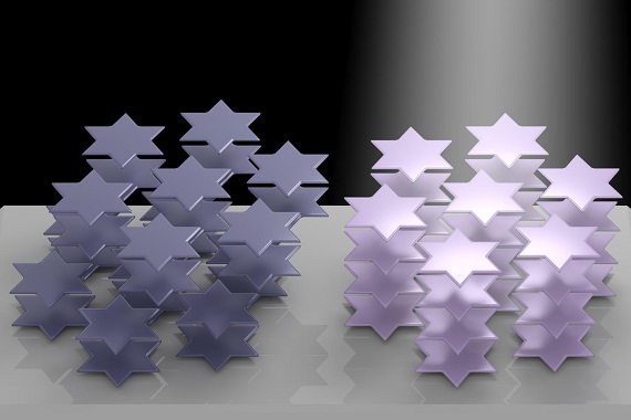 二硫化钽中的原子重新排列成六角星形，这些星形可在光照下操纵。